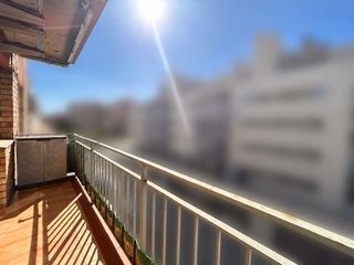 Appartamento in Carrer de la muntanya 72. Piso de 3 dormitorios con balcon y vistas en barri antic-centre