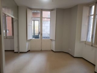Affitto Appartamento in Calle cort reial 22. Pis al centre del barri vell per 675 €