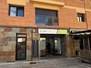 Local Comercial a Talamanca 2. Venta o alquiler local 52m2 (posible cambio de uso a vivienda)