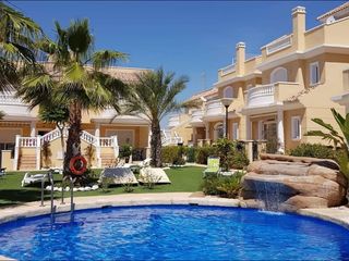 Location Maison à Calle fernando rey 1. Moderno chalet de 160m² en residencial villasol con 3 hab, 3 bañ