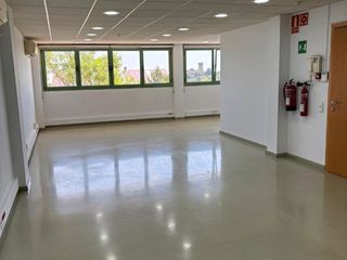 Miete Büro in Avenida cornisa 3. Oficina luminosa de 70 m², a 5 min de la estación, con ascensor,