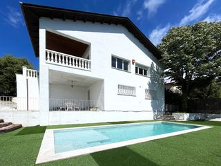 Casa in Tres pins  15. Exclusiva vivienda unifamiliar con piscina y vistas privilegiada