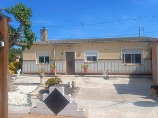 Casa en Carrer f ur calders 20. Casa con gran terreno hipotecable.