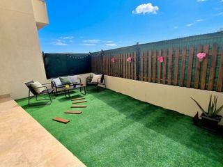 Pis a Serra bernia 117. Bajo exterior muy luminoso con terraza privada de 27m2