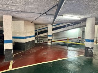 Parking coche en Carrer de les torres 110. Parking grande para coche y moto