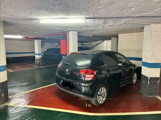 Aparcament cotxe a Carrer de les torres 110. Parking grande para coche y moto