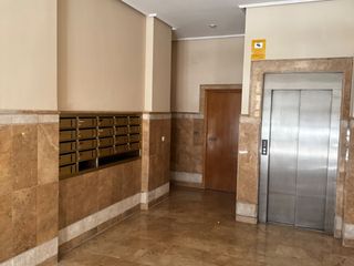 Alquiler Piso en Carrer de juan castelló 2. Piso luminoso y bien distribuido
