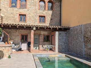 Masía en Carrer del raval 39. Casa rustica con piscina