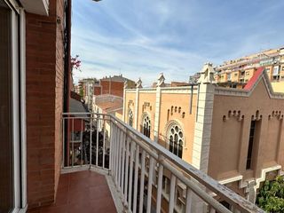 Piso en Carrer de sant sebastia 62. Piso muy luminoso con ascensor en calle peatonal de sant andreu