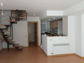 Miete Zweistöckige Wohnung in Avenida doctor pasteur 94 - 96. Fantàstic dúplex a set camins