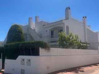 Maison jumelée à Carrer de amadeu vives 15. Casa mediterránea completamente reformada con jardín y rooftop e