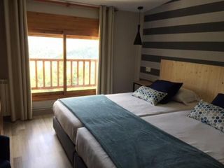 Chalet à Avenida supermolina 11. Hotel en venta en pistas de esqui