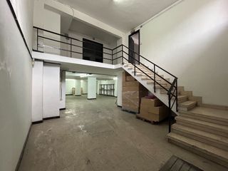 Local Comercial a Estanislao irazabal 6. Lonja grande con entrada para vehículos