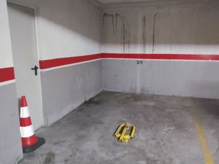 Location Parking voiture à Ricard domingo 10-12. Plaza de parking cubierta ideal para coche pequeño/mediano o mot