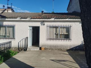 Casa en Carretera toledo avila 50. Se vende casa adosada de 2 plantas