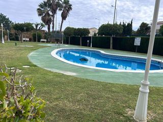 Piano terra in Avinguda tarragonès 1. Planta baja con salida a zona comunitaria con piscina