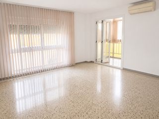 Pis a Passatge andorra 8. Amplio piso de cuatro habitaciones