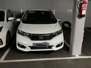 Aparcament cotxe a Salvador busquets 35. Plaza de parking en el centro de terrassa