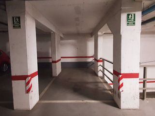 Aparcament cotxe a Pere iv  234. Parking para coche y moto en poble nou
