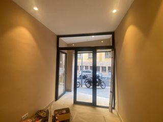Studio in Carrer de copèrnic 79i. Local en rentabilidad en venta en calle de copèrnic