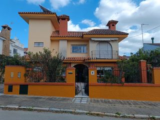 Chalet en Calle romero 6. Exclusivo chalet con jardín en zona residencial de alto nivel en