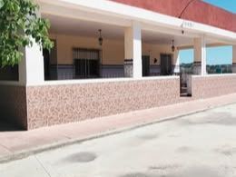 Xalet a Avenida orihuela 99. Chalet independiente con amplia parcela cerca de aspe, a solo 15