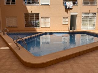 Apartamento en Calle bella antonia 4. Bonito piso con piscina comunitaria