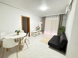 Apartament a Calle bella antonia 4. Bonito piso con piscina comunitaria