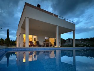 Chalet à Carretera de santa pau 32. Espectacular chalet moderno de lujo en entorno privilegiado y ac