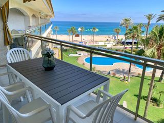 Apartamento en Carrer baixada platja cristall 10. Apartamento primera línea de mar con parking y licencia turístri