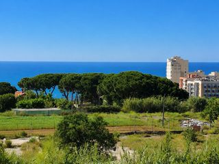 Masía en Camí cinc sènies 36. Casa rústica con finca agrícola, pozo y vistas al mar en mataró