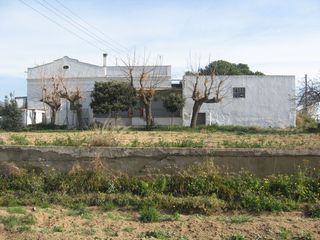 Masía en Camí cinc sènies 36. Casa rústica con finca agrícola, pozo y vistas al mar en mataró