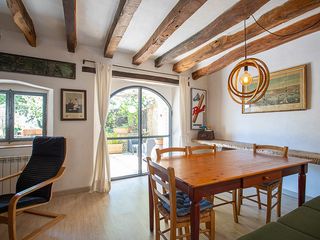 Rent Country house in Plaça major 1. Antiguo pajar reformado, independiente, en una casa de pueblo tr