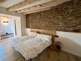 Maison à Plaça major 1. Vivienda de diseño reformada en vilallobent con acabados de alta