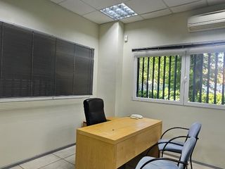 Rent Office space in Cardenal herrera oria 169. Particular alquila despacho en oficina compartida