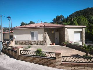 Casa en Carrer de les escoles 10. Casa o chalet independiente en venta en de las escuelas, 10