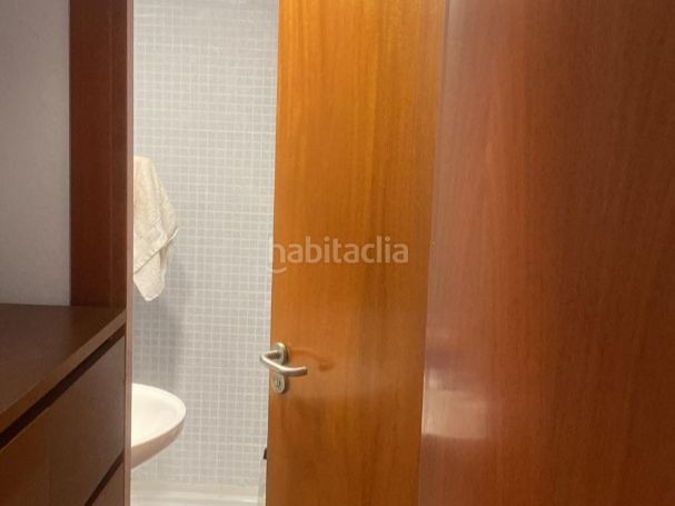 Foto 4a83dbcc-bed6-4d18-ab31-508545fca5dc. Alquiler apartamento en pau claris 6 bajo en primera linea de mar en Cubelles