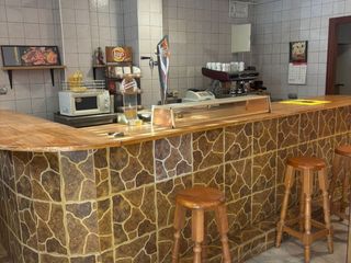 Miete Geschäftsraum in Reyes católicos 5. Alquiler de local comercial con historial de bar