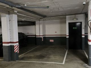 Affitto Posto auto in Emili grahit 12. Pàrquing gran e grahit davant ametller origen