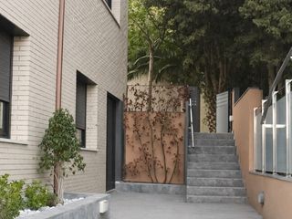 Casa pareada en Mossen cinto verdaguer 10. Casa aparellada seminova a tiana