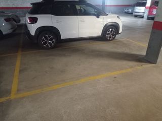 Location Parking voiture à Gaudí 2-12. Es lloga plaça d’aparcament en garatge tancat al carrer gaudí 2-