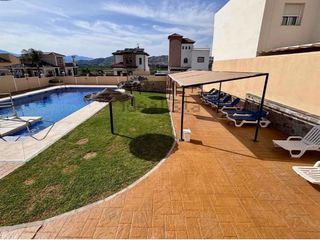 Maison jumelée à C/cristóbal toral 25. Venta adosado de esquina