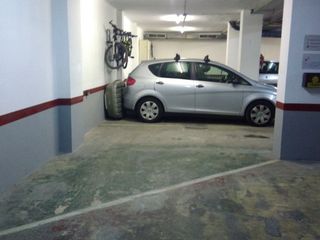 Lloguer Aparcament cotxe a Ponent, 130 2. Alquilo plaza de moto gorg 30€