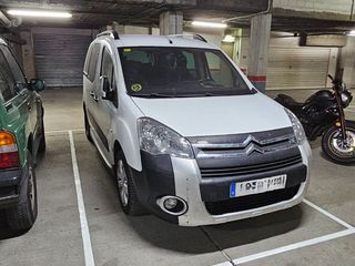 Lloguer Aparcament cotxe a Camí d'age 21. Espaciosa plaza parking para coche grande.