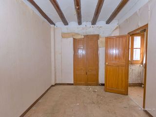 Casa adossada a Lloc cal pau 17. Casa edificio a 1 h de barcelona