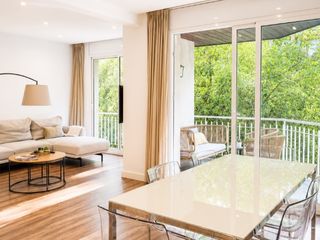 Pis a Corcega 272. Piso lifestyle con terraza junto a rambla de cataluña y paseo de
