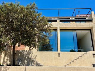 Rent House in Carrer de roma 36. Casa de diseño recién reformada