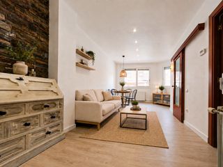 Piso en Carrer de reus 88. Luminoso, funcional, listo para entrar a vivir y con disponibili