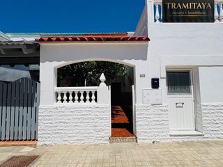 Chalet à Calle buenavista  49. Chalet de 214m² en cabo de gata, orientación sur, 7 hab, semisót