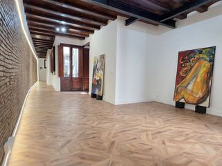 Piso en Portaferrissa  19. Vivienda exclusiva reformada a estrenar con 3 suites, balcón sol